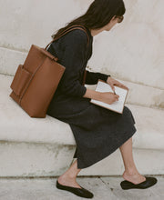Load image into Gallery viewer, Pazar Book Tote Caramello Soft Leather