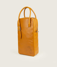 Load image into Gallery viewer, GUT OGGAU x SAGAN Vienna bag white I white I side view I showing belt detail, watoji stitch detail I white background