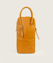 Load image into Gallery viewer, GUT OGGAU x SAGAN Vienna bag white I white I front view I showing belt detail, watoji stitch detail, zipper and strap detail I white background