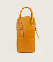 Load image into Gallery viewer, GUT OGGAU x SAGAN Vienna bag red I front view I showing belt detail, watoji stitch detail, zipper and strap detail I white background
