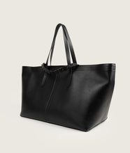Load image into Gallery viewer, RT_XL ReinstoteXL in black color, side view, showing the signature fastening braided handle of SAGAN Vienna