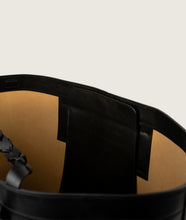 Load image into Gallery viewer, RT_XL Reinstote XL in black color, showing details and the inside of the bag, including the magnetic inside pocket for smaller essentials.